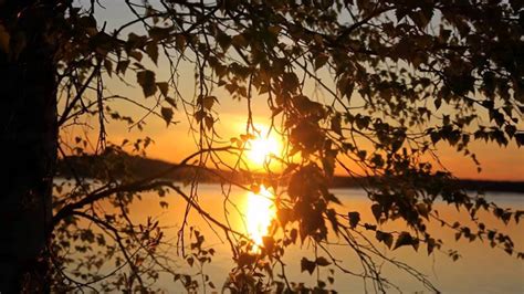  Aurinko noussee ja laskee - Hiljaisen kauneuden ja syvällisyyden sävellystyö